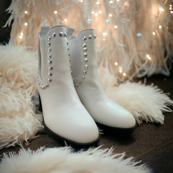 Nicole Miller Embellished White Ankle Booties - Picture 4 of 5